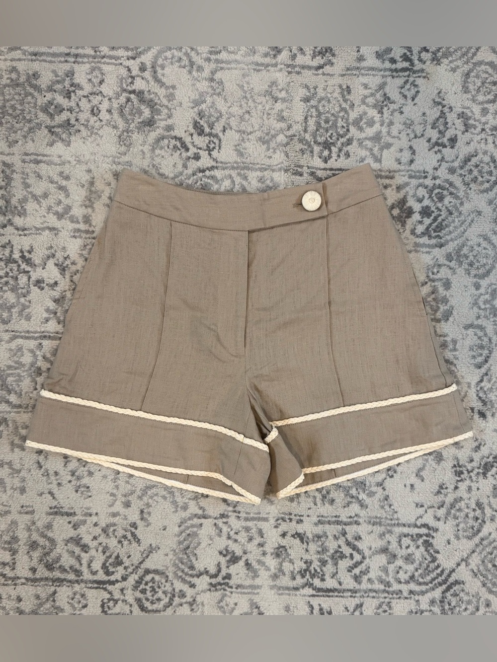 CLEA Oliver Shorts in Oat size XS